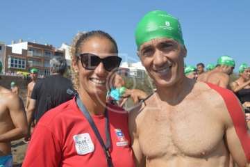  Cristo Cárdenes e Iria Otero, vencedores de la XVI Travesía a Nado de Salinetas (Foto TA)